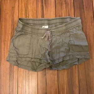 A Pea in the Pod Marernity Olive Shorts